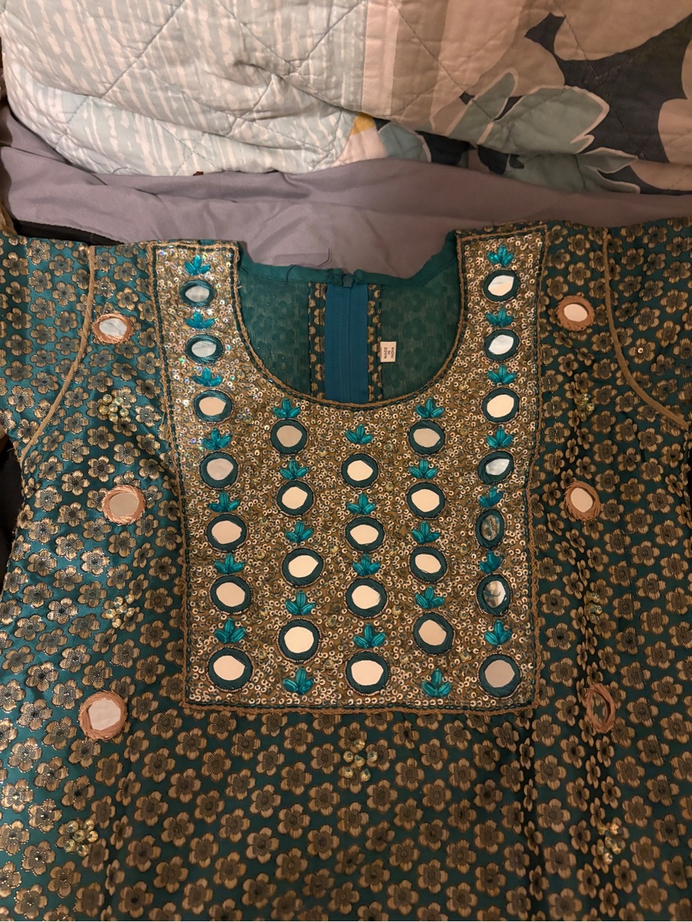 indian kurta and pants set - Picture 3 of 14
